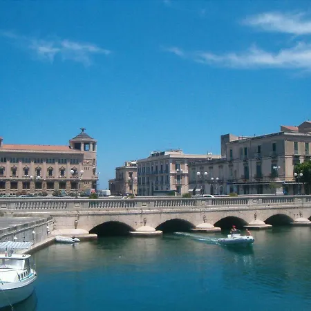 Syracuseapartments Il Piave Di Siracusa Per 6 Persone Vicino Ad Ortigia A 200m Dal Mare בית נופש *