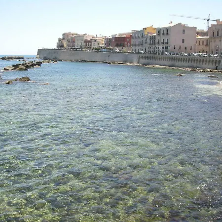 Syracuseapartments Il Piave Di Siracusa Per 6 Persone Vicino Ad Ortigia A 200m Dal Mare